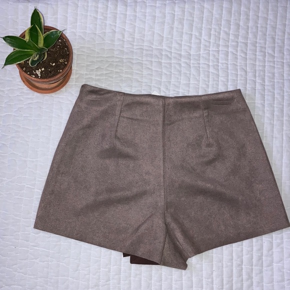 NWT Faux Suede Mini Skirt / skort - Picture 2 of 5